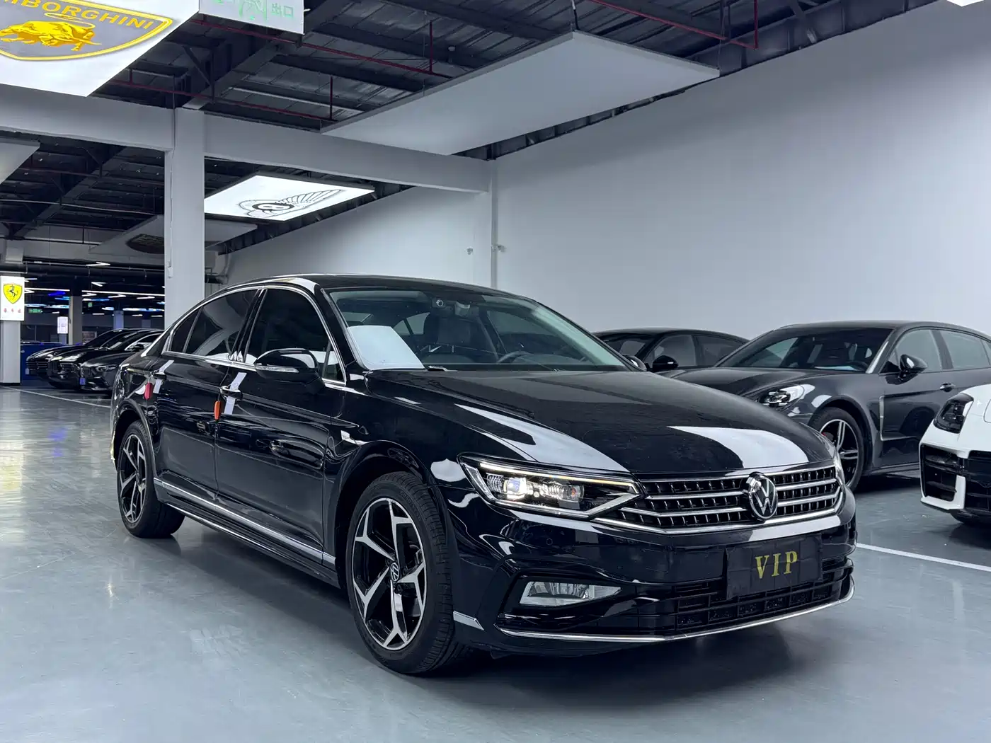 Volkswagen Magotan 2023 2 Million Units Anniversary Edition 330TSI DSG Leading Type фото 3