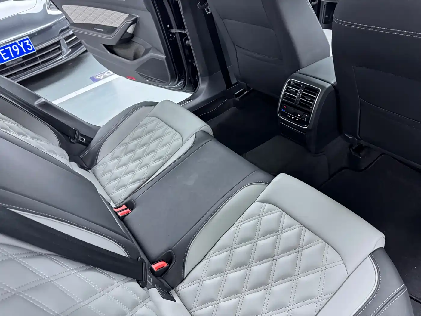 Volkswagen Magotan 2023 2 Million Units Anniversary Edition 330TSI DSG Leading Type фото 13
