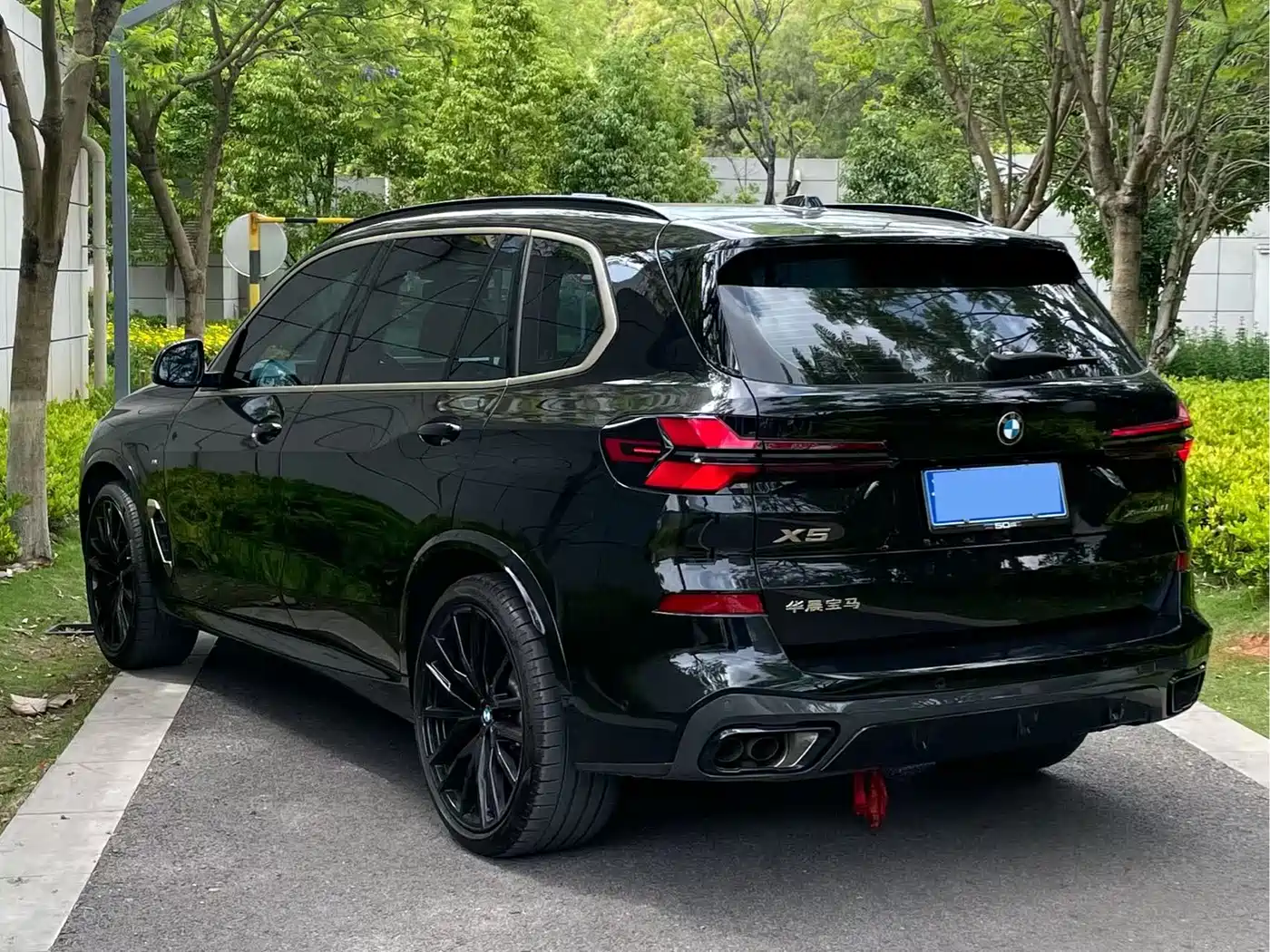 BMW X5 2024 xDrive 40Li Exclusive Black Flame Limited Edition фото 4