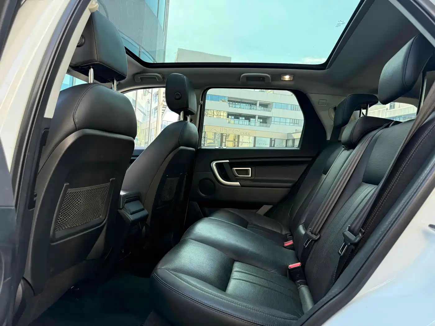 Land Rover Discovery Sport 2018 240PS SE Edition фото 7