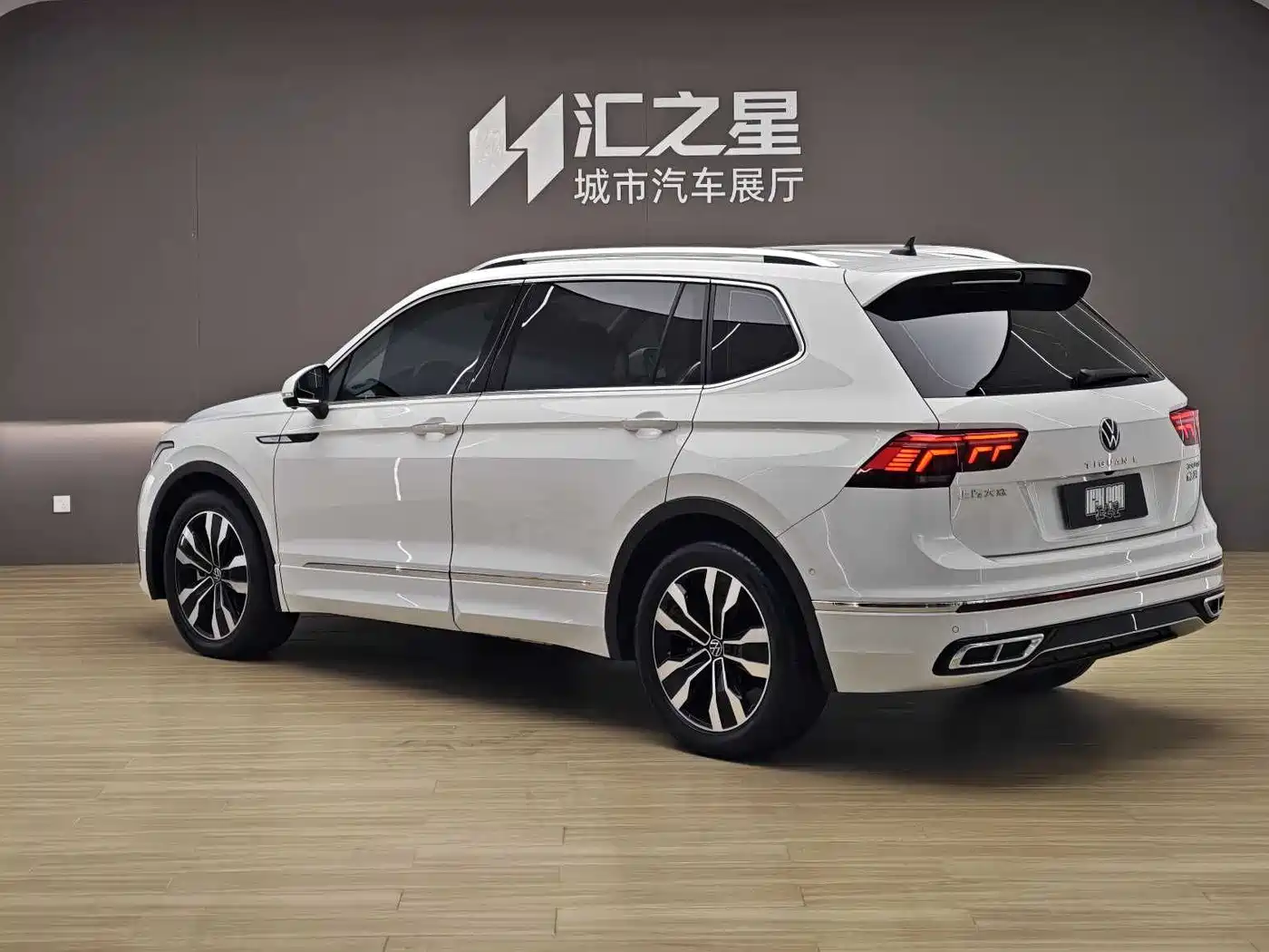 Volkswagen Tiguan L 2022 330TSI Auto 2WD R-Line Premium Edition фото 3