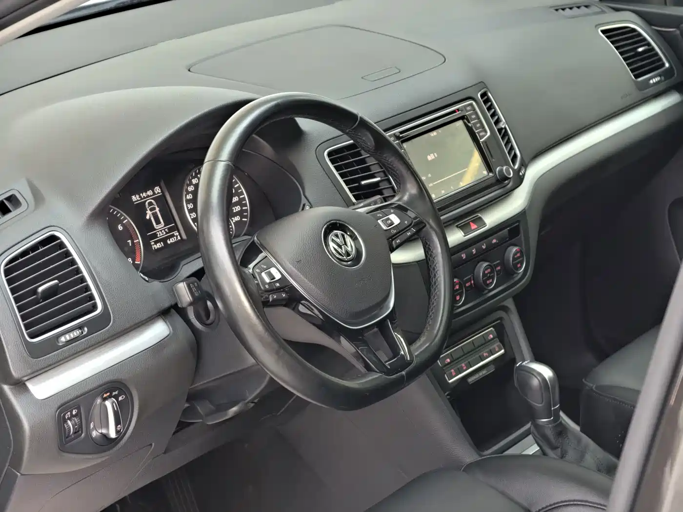صورة 13 - Volkswagen Sharan