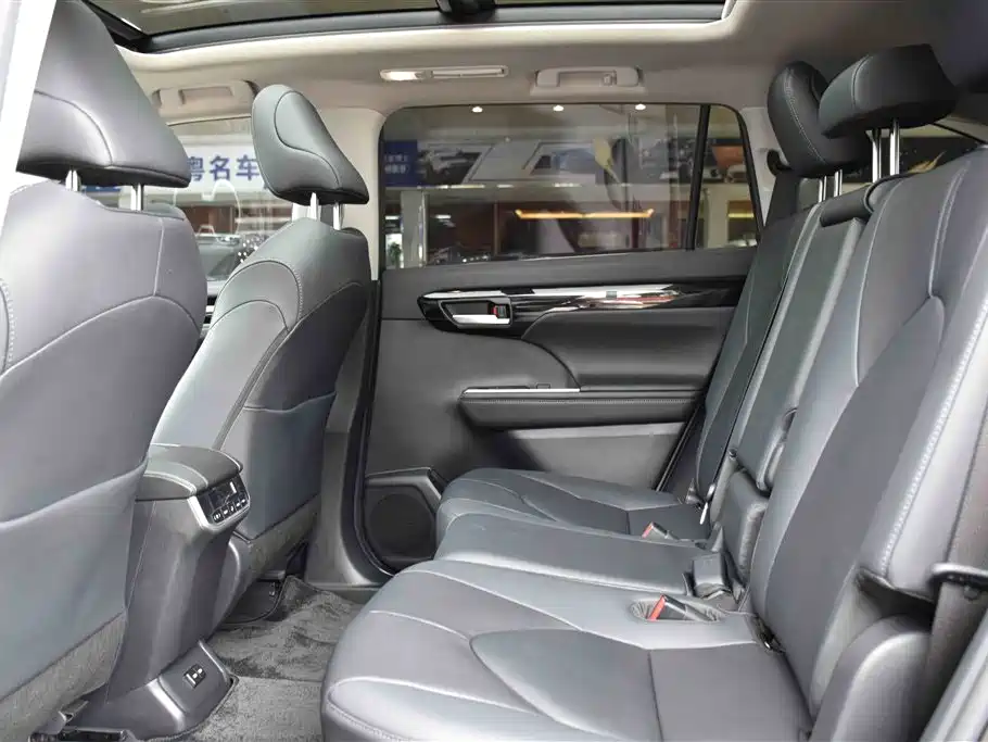 TOYOTA HIGHLANDER