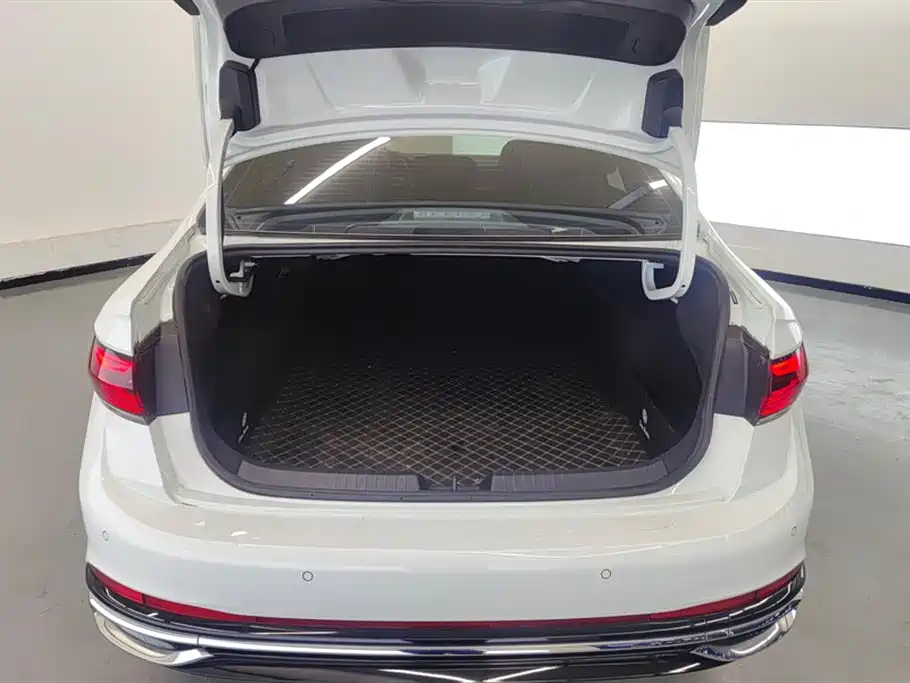 Volkswagen Sagitar 2023 Model Year 200TSI DSG Surpass Edition фото 4