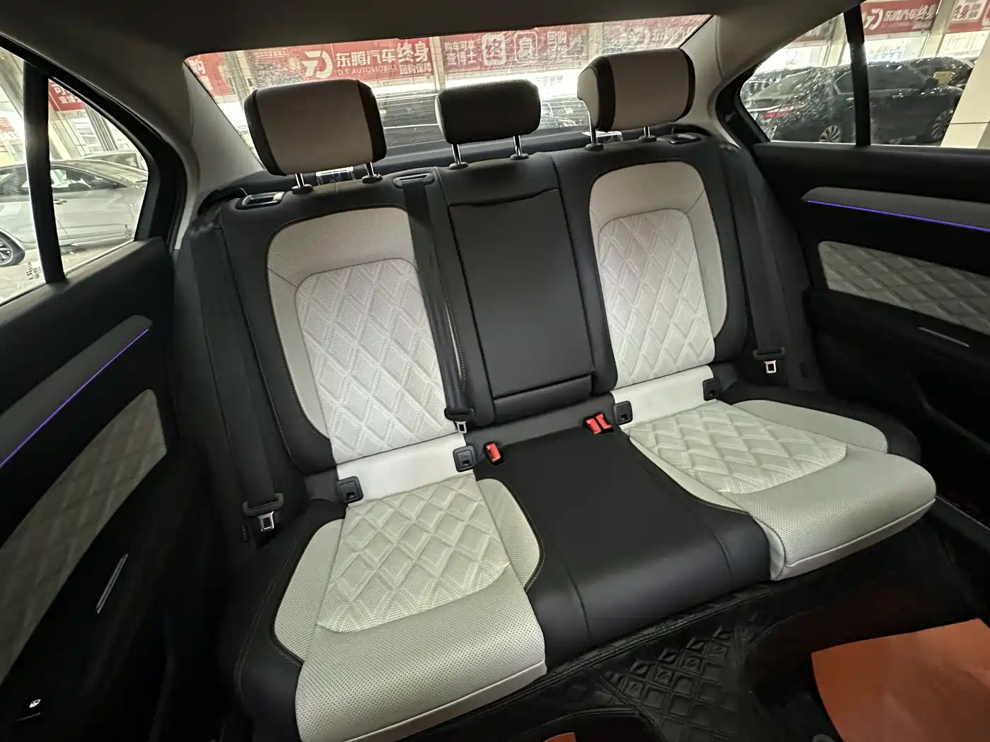 Volkswagen Magotan 2023 Model 2 Million Commemorative Edition 330TSI DSG Luxury фото 19