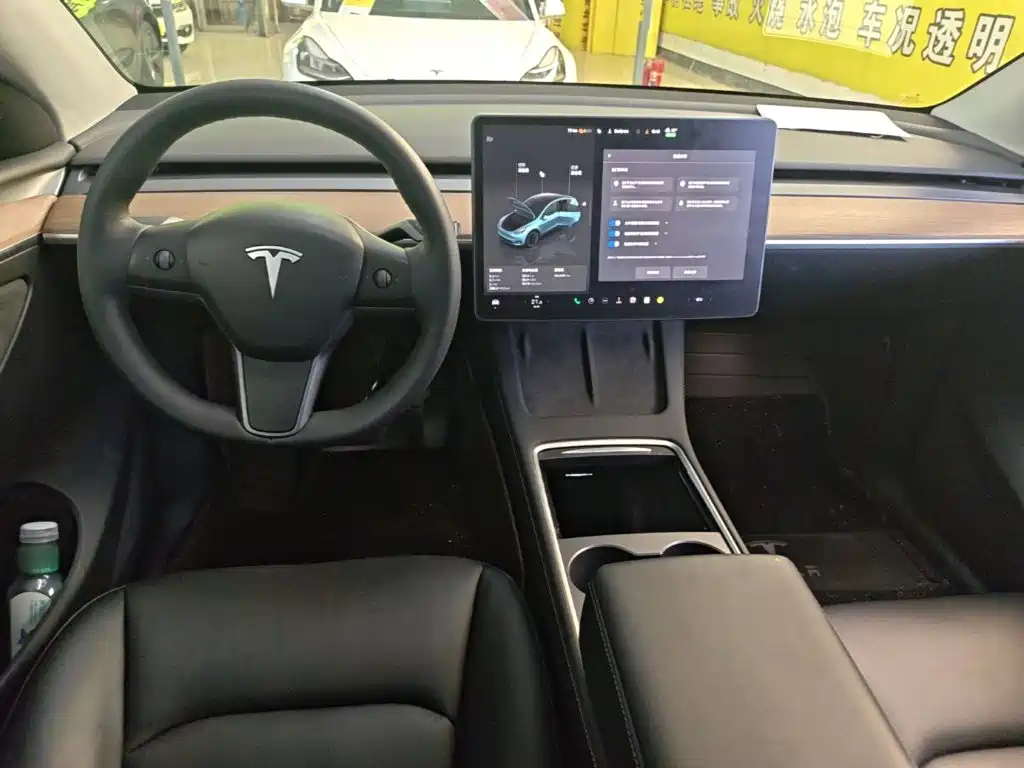 Фото 10 - Tesla Model Y