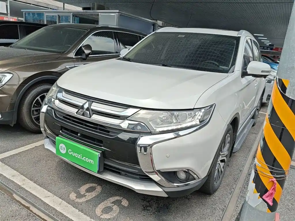 MITSUBISHI OUTLANDER