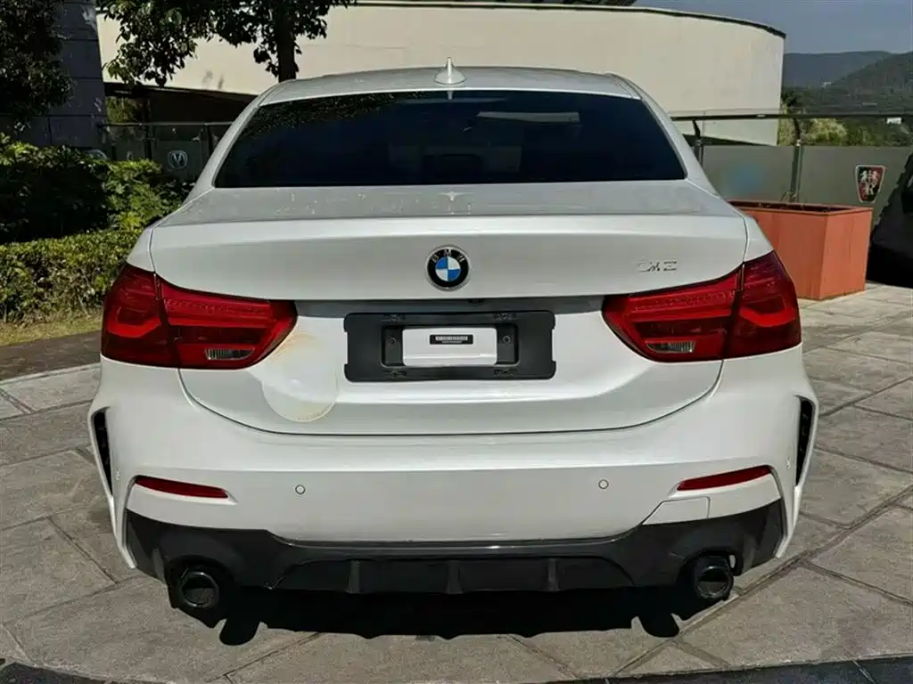 BMW 1 Series 2021 120i M Sport Shadow Edition фото 7