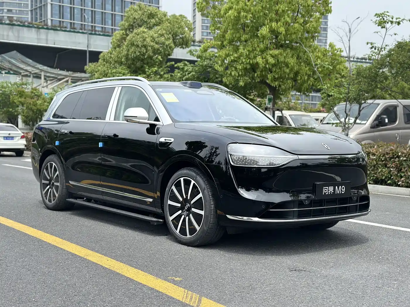 AITO Wenjie AITO M9 2025 Extended Range Ultra 52kWh 6-Seater фото 3