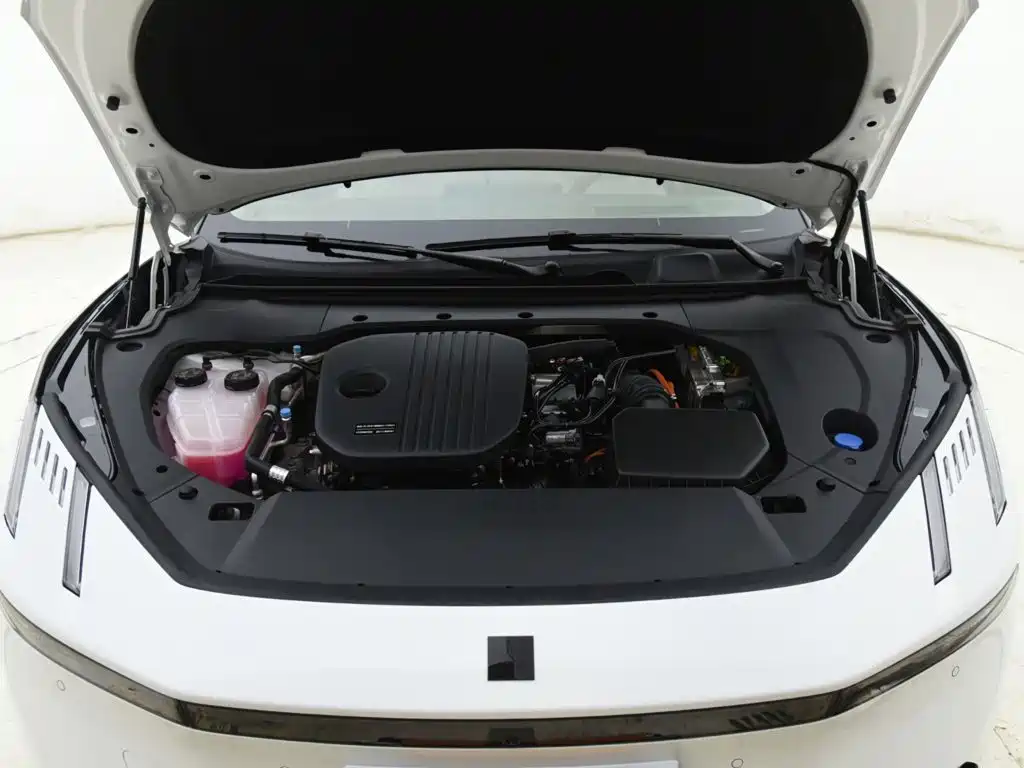 Photo 17 - Lynk & Co 10 EM-P