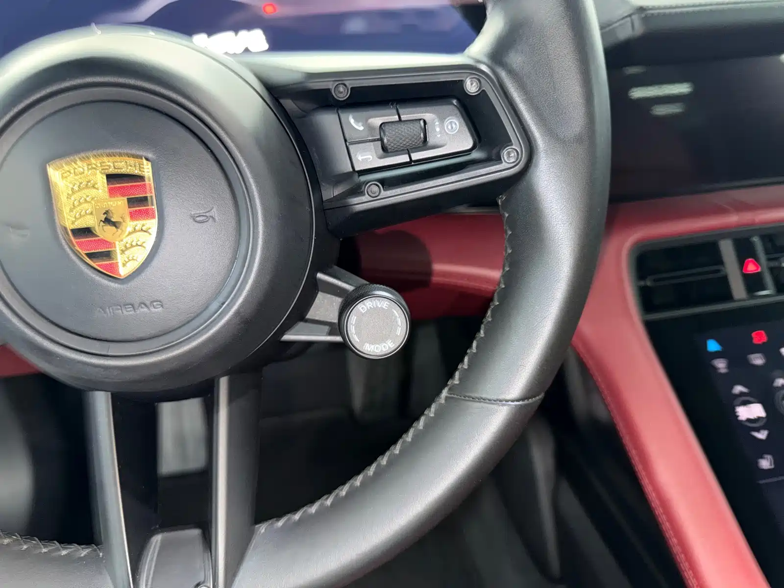 صورة 19 - Porsche Taycan