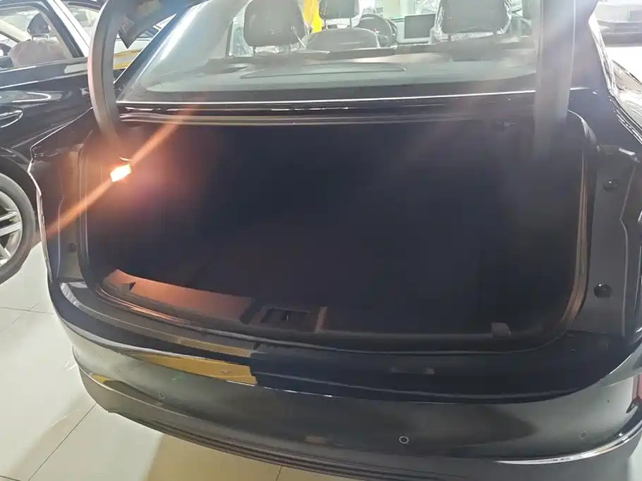 Hongqi E-QM5 2026 2025 610km PLUS