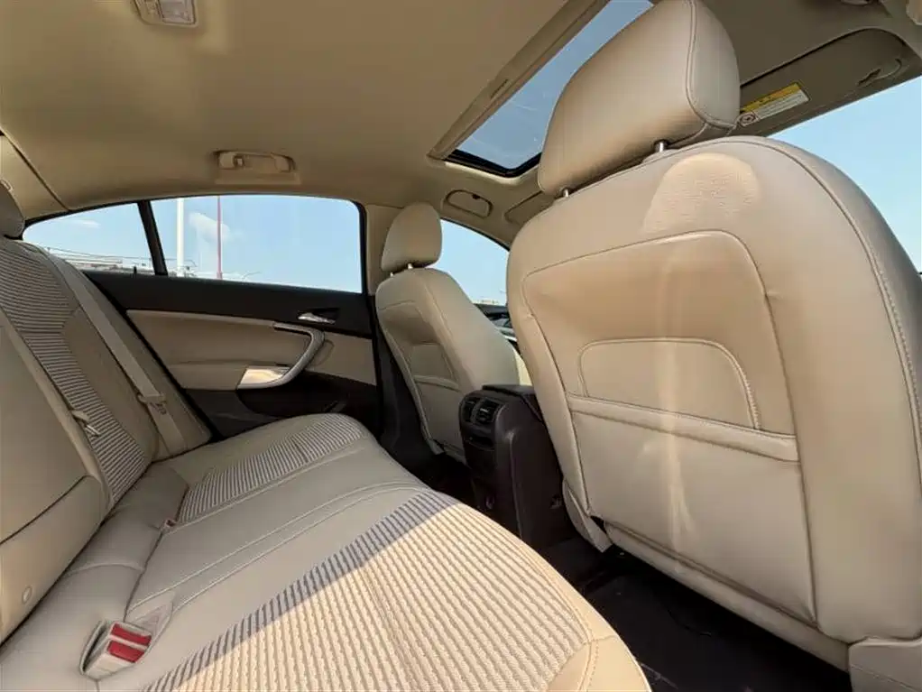 Buick Regal 2015 2.0L Elite Fashion Model фото 6