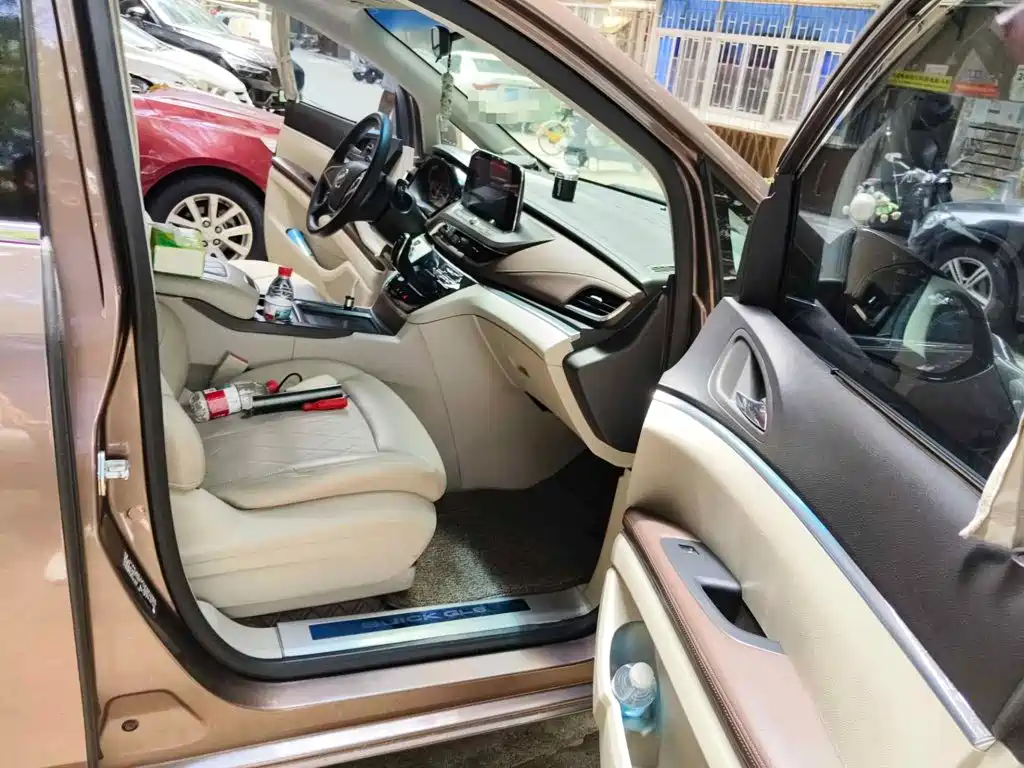 Фото 12 - Buick GL8