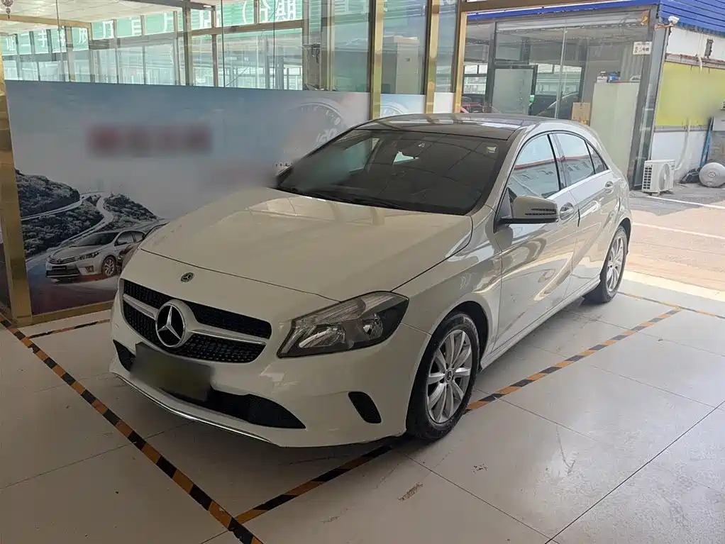 Mercedes-Benz A-Class (Import) 2017 Facelift A 180 фото 2