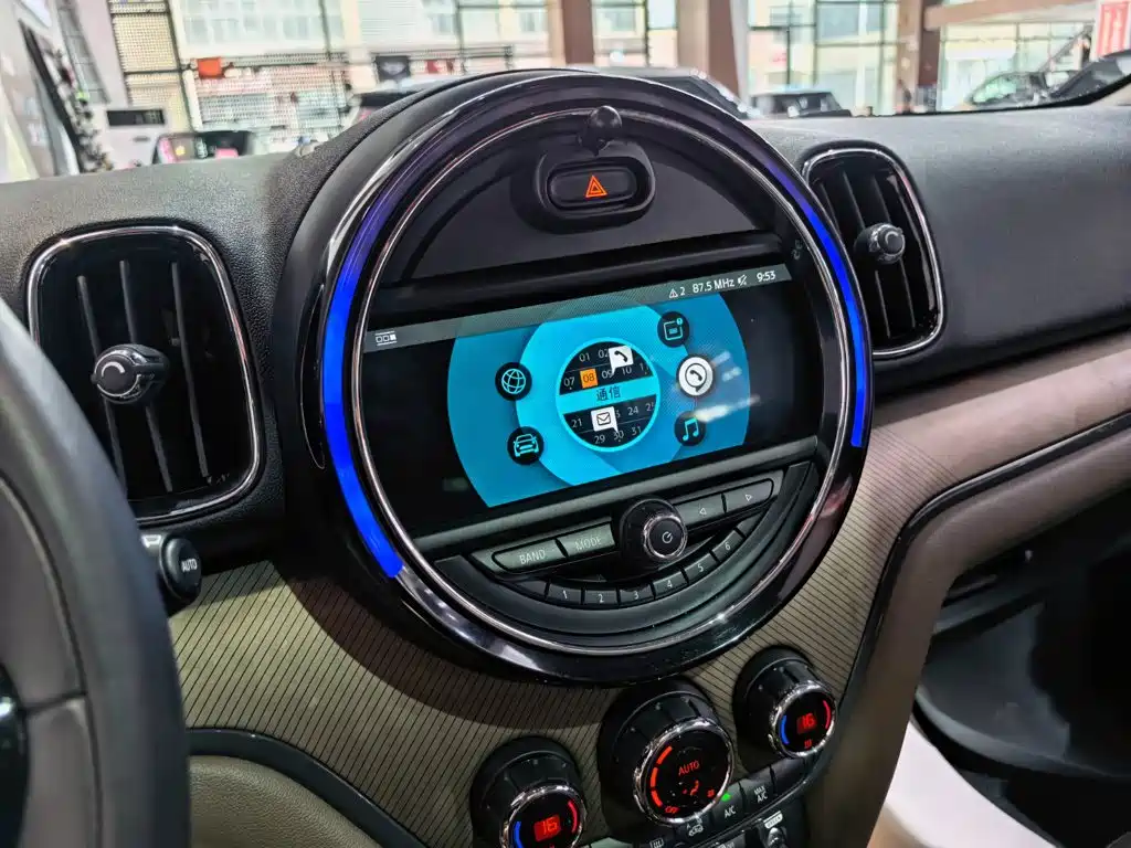 Фото 10 - MINI COUNTRYMAN