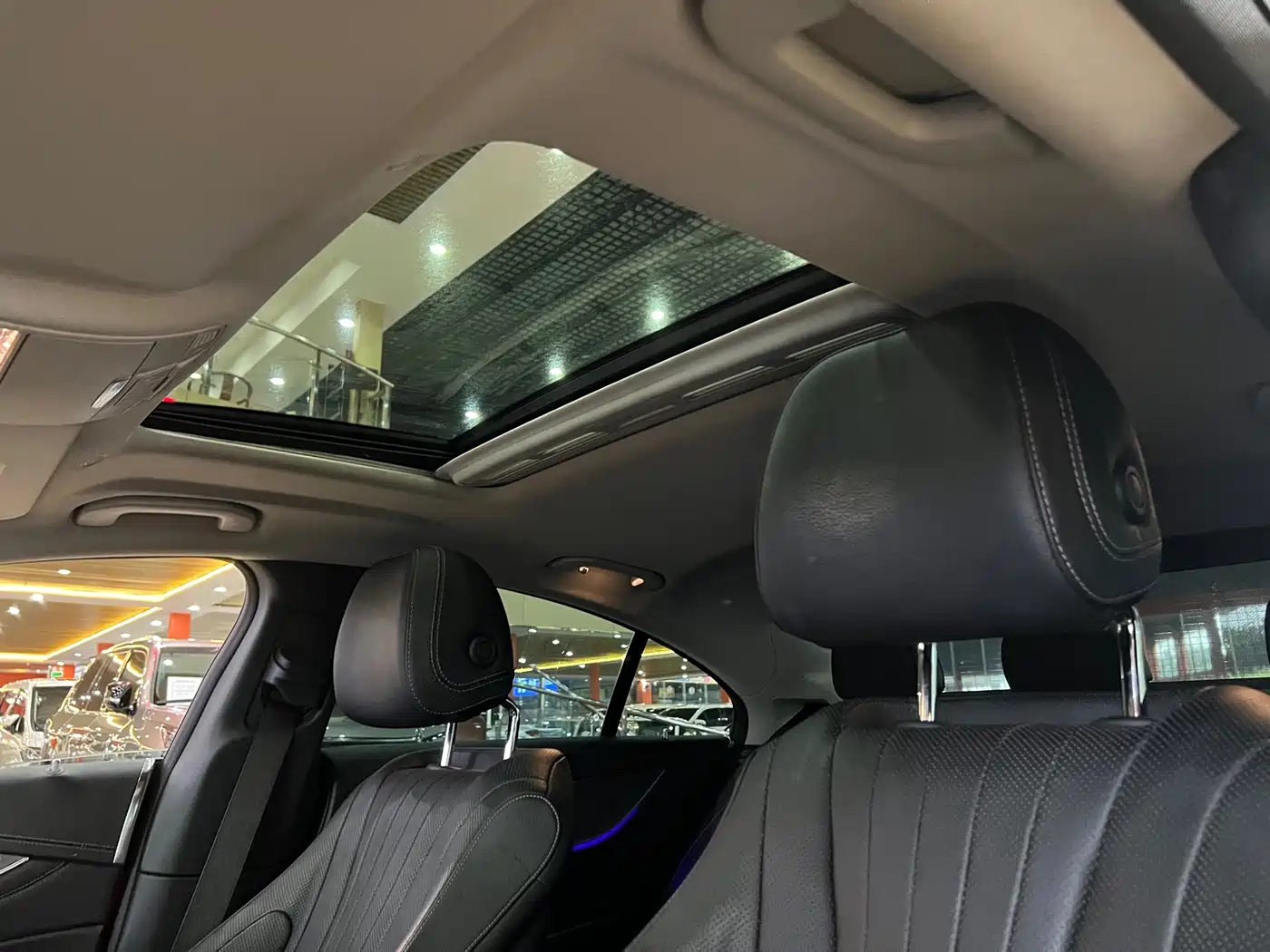 Mercedes-Benz CLS 2018 CLS 300 Luxury фото 15