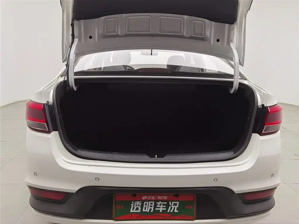 KIA K2