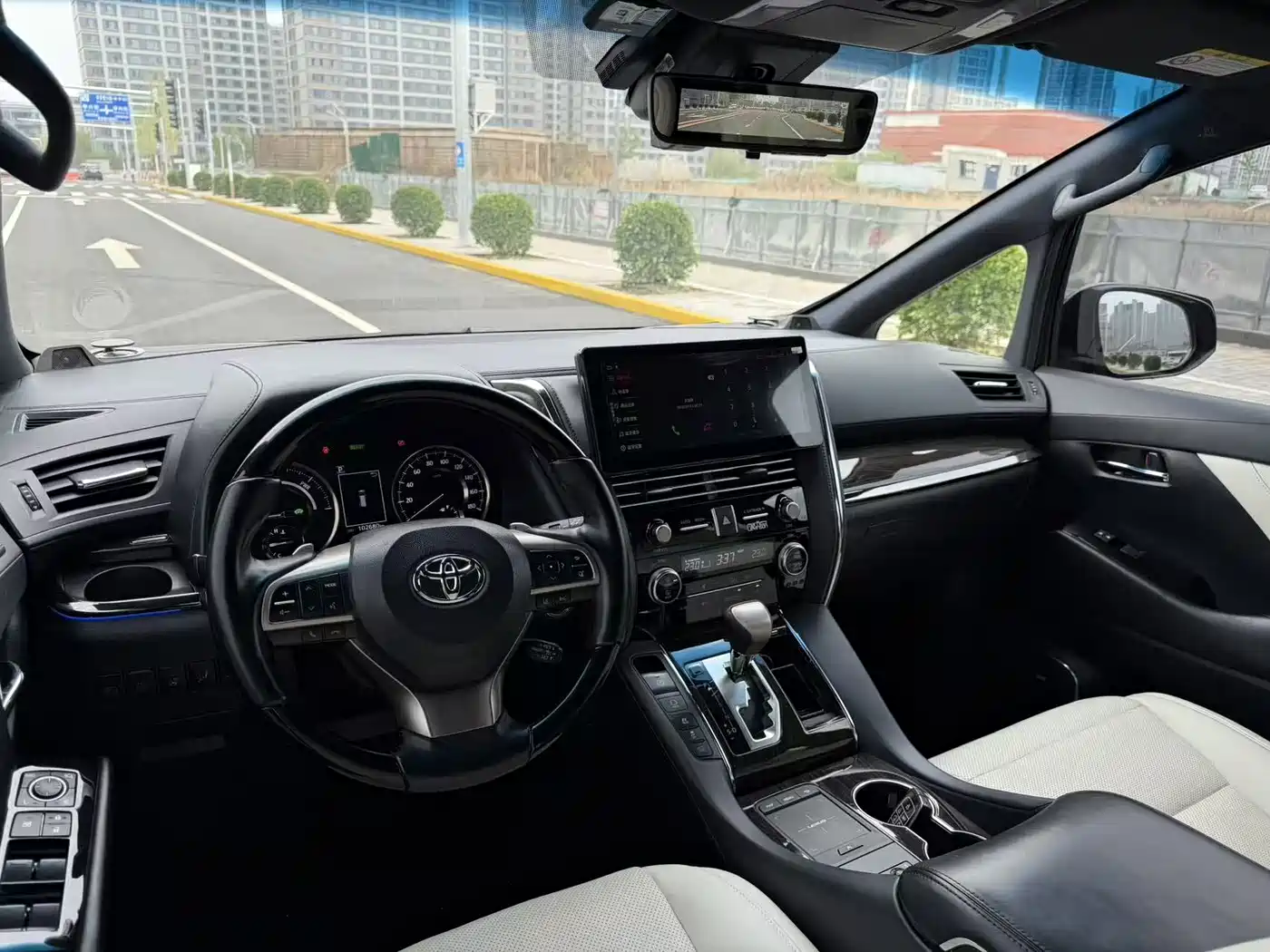 Toyota Vellfire 2019 Hybrid 2.5L HV Premium Edition фото 21