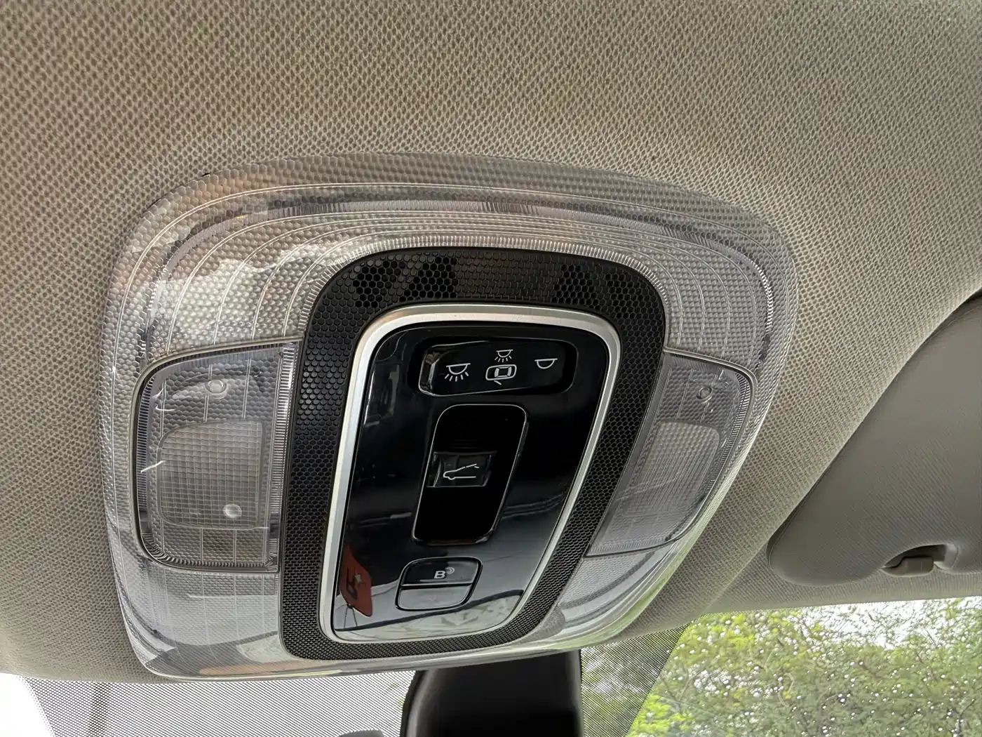 Hyundai Elantra 2022 1.5L CVT LUX Premium Edition фото 27