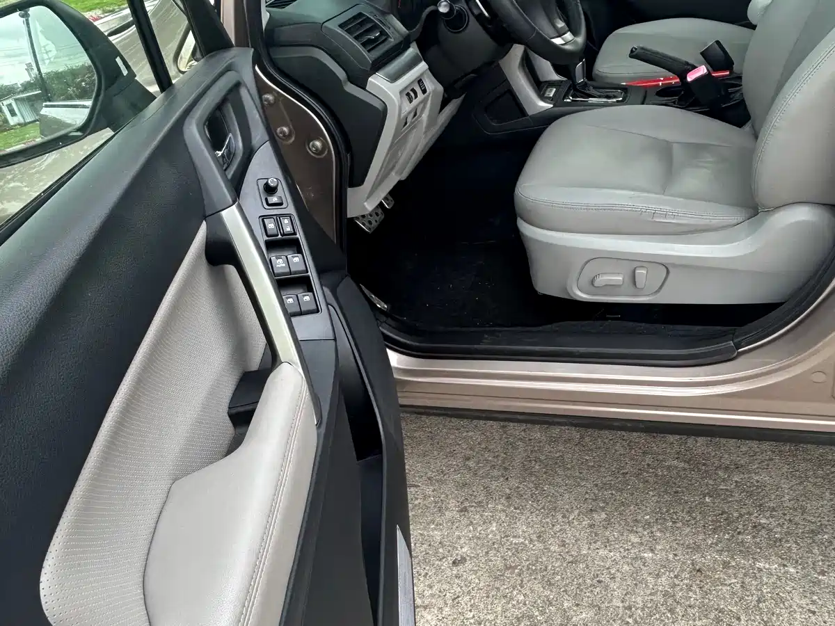 Subaru Forester 2013 2.5i Automatic Premium Edition фото 7