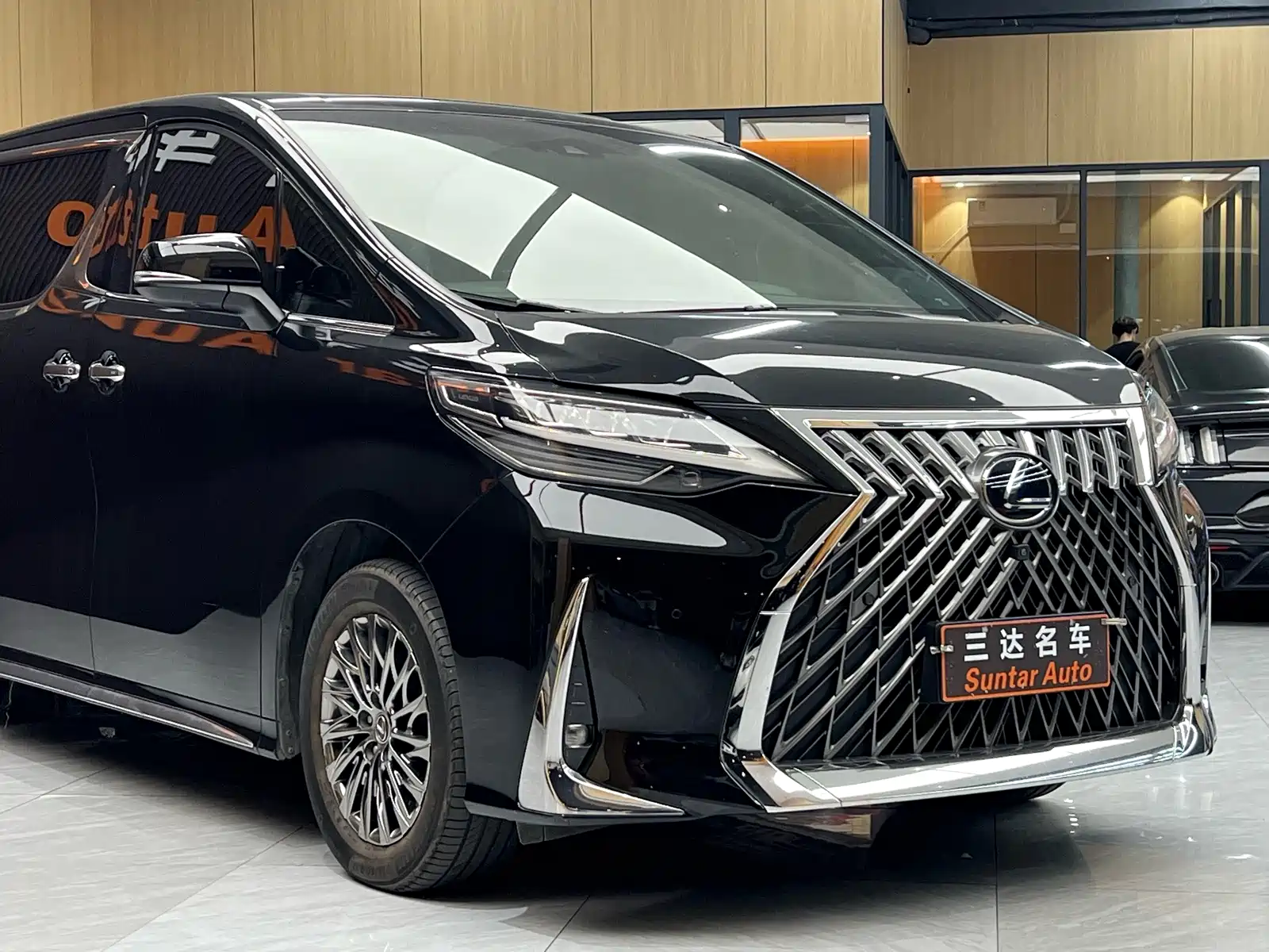 صورة 10 - Lexus LM