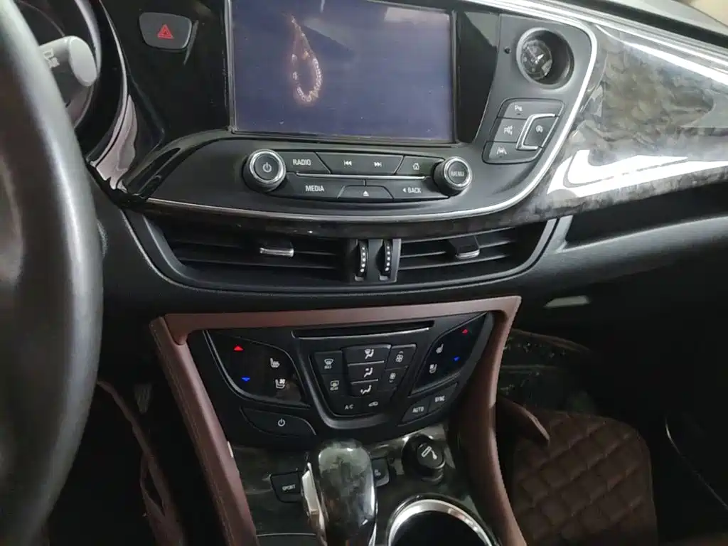 Фото 13 - Buick Envision Plus
