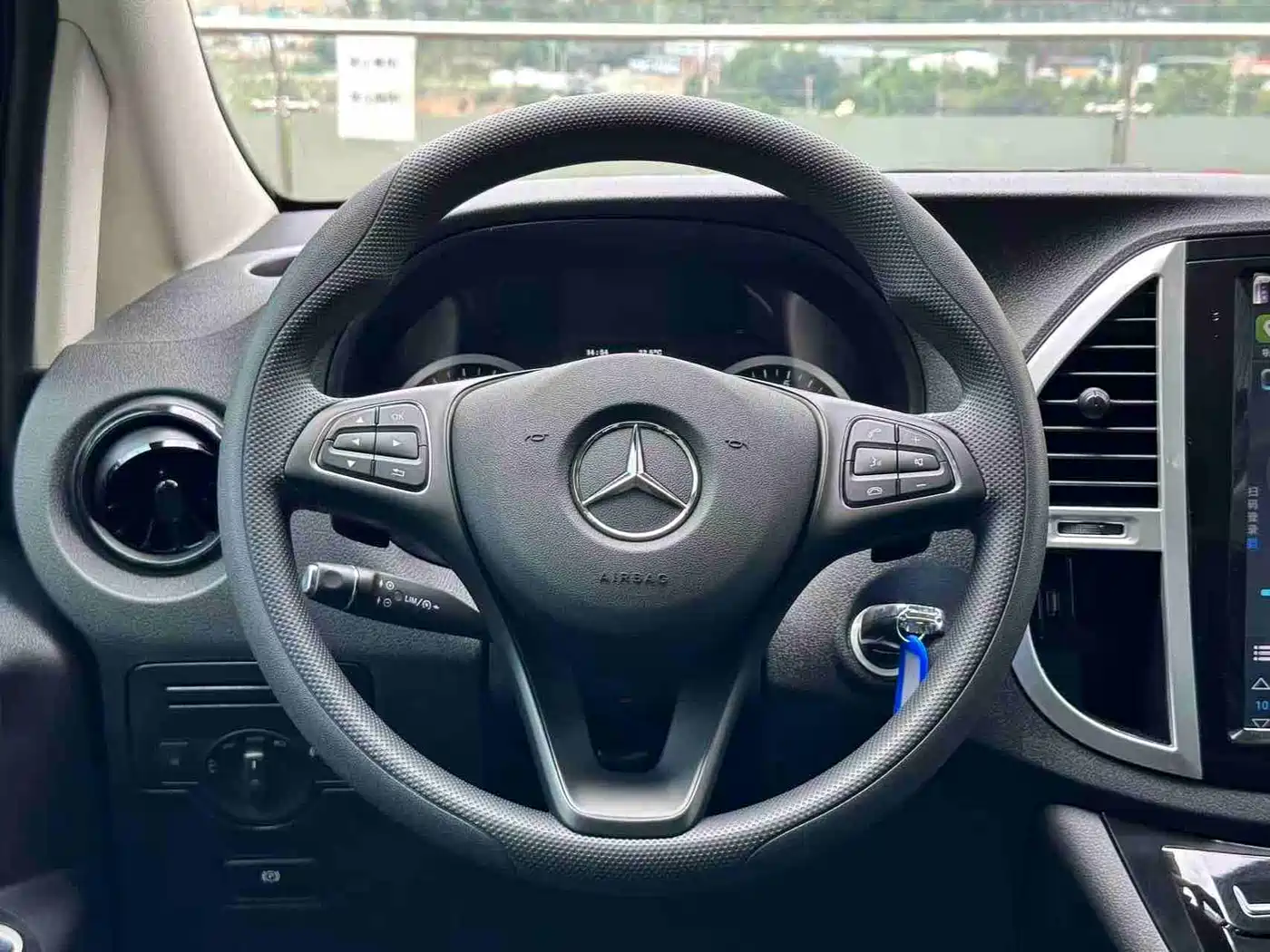 Mercedes-Benz Vito 2023 2.0T Elite 9-Seater фото 9