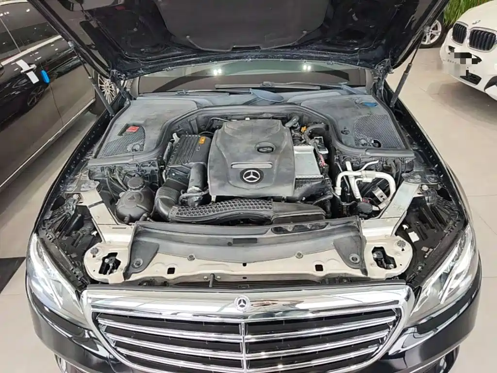 Фото 20 - Mercedes-Benz E-Class