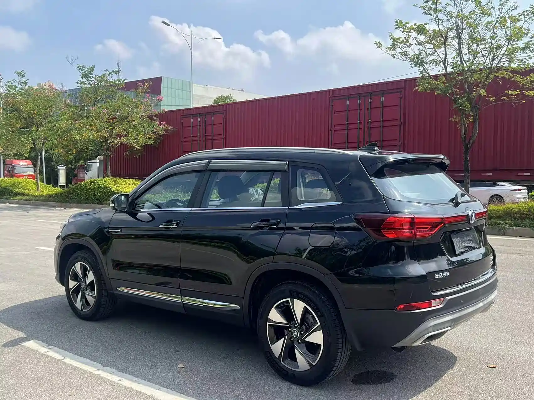 Фото 5 - Changan CS75