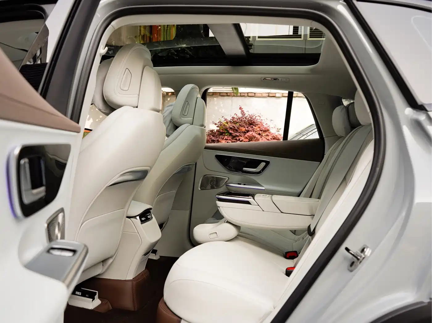 MERCEDES-BENZ EQE SUV