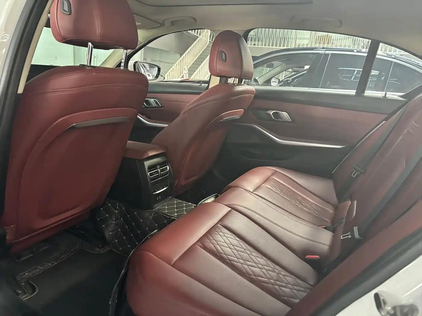 Photo 16 - BMW 3 Series
