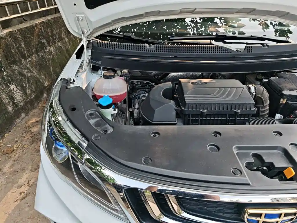 Фото 20 - Geely Vision X3