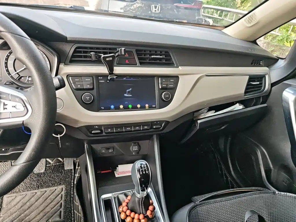 Фото 9 - Geely Vision X3