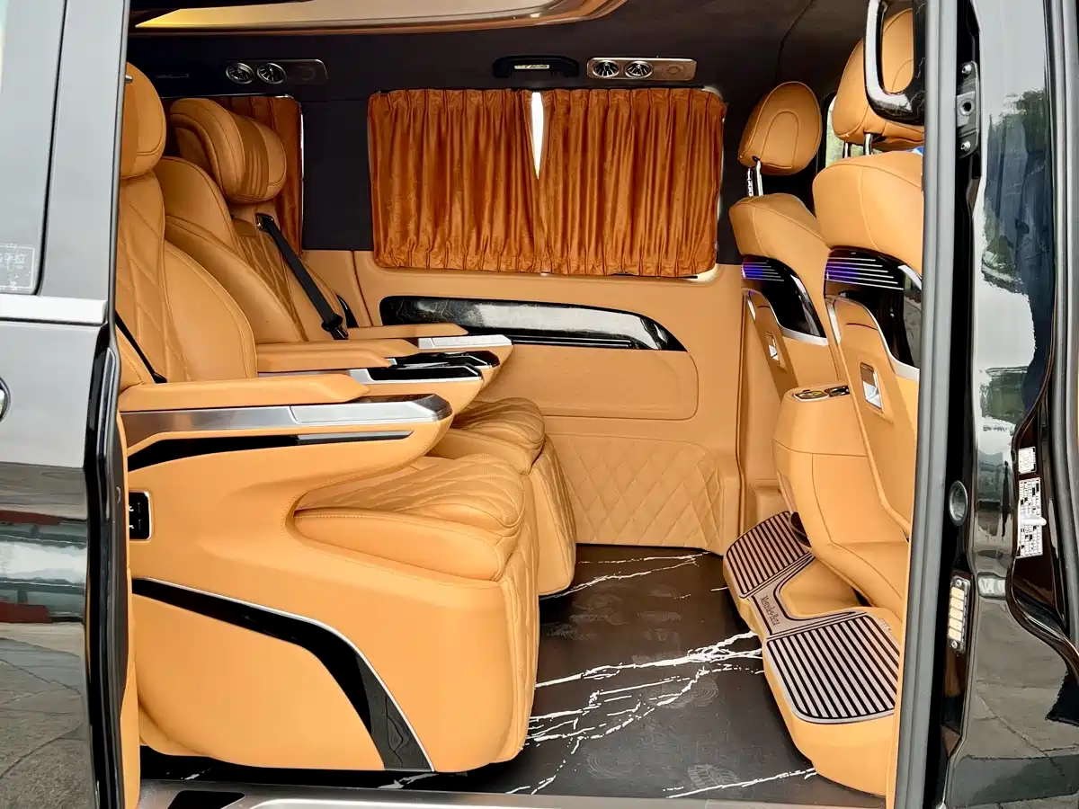 Mercedes-Benz Vito 2023 2.0T Business 7-Seater фото 9