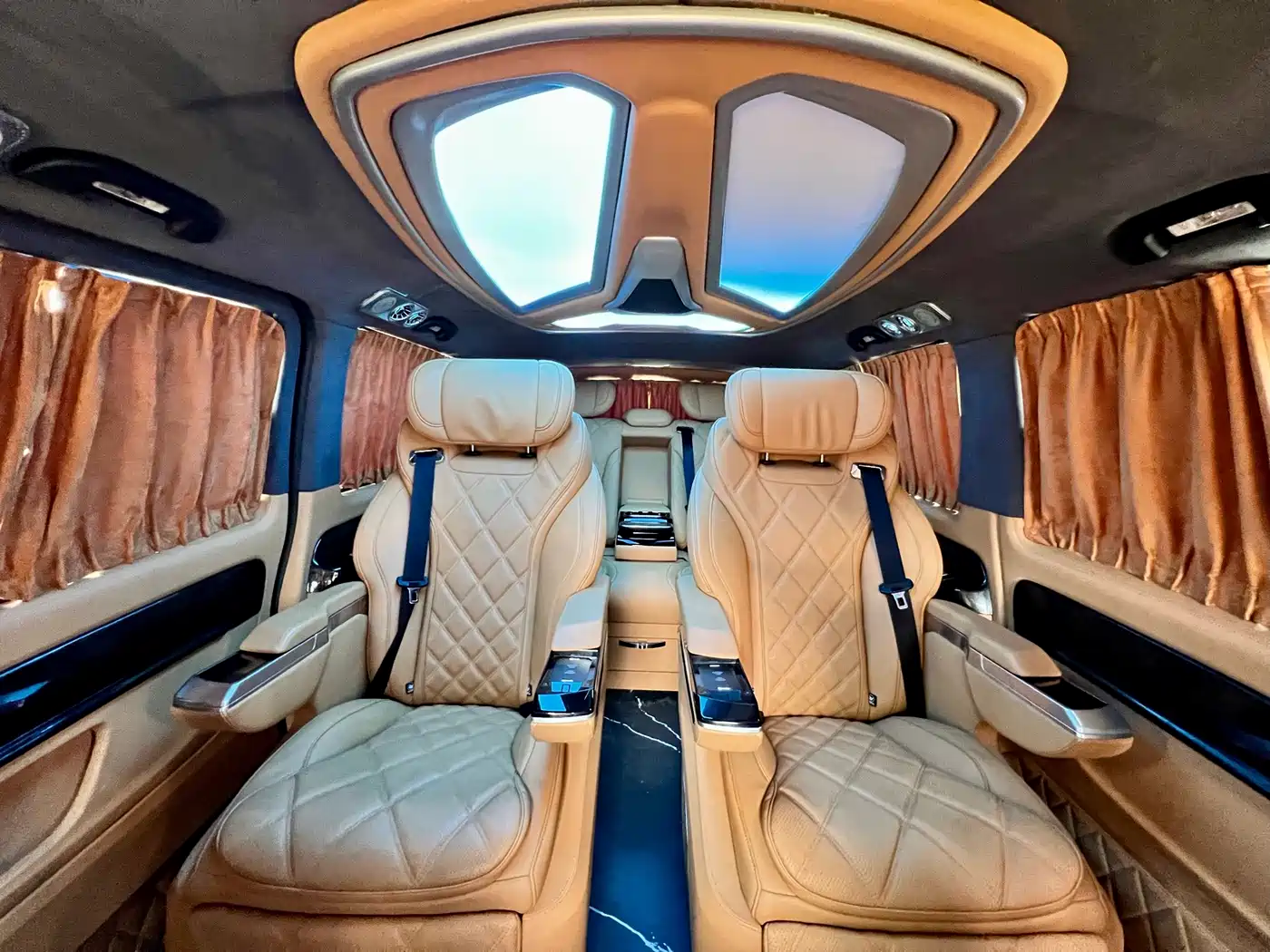 Mercedes-Benz Vito 2023 2.0T Business 7-Seater фото 16