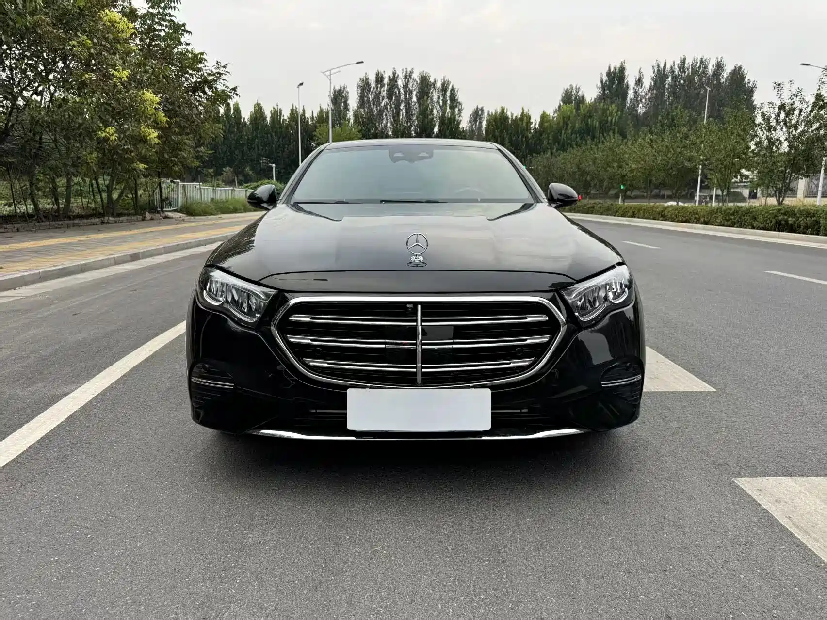 صورة 2 - Mercedes-Benz E-Class