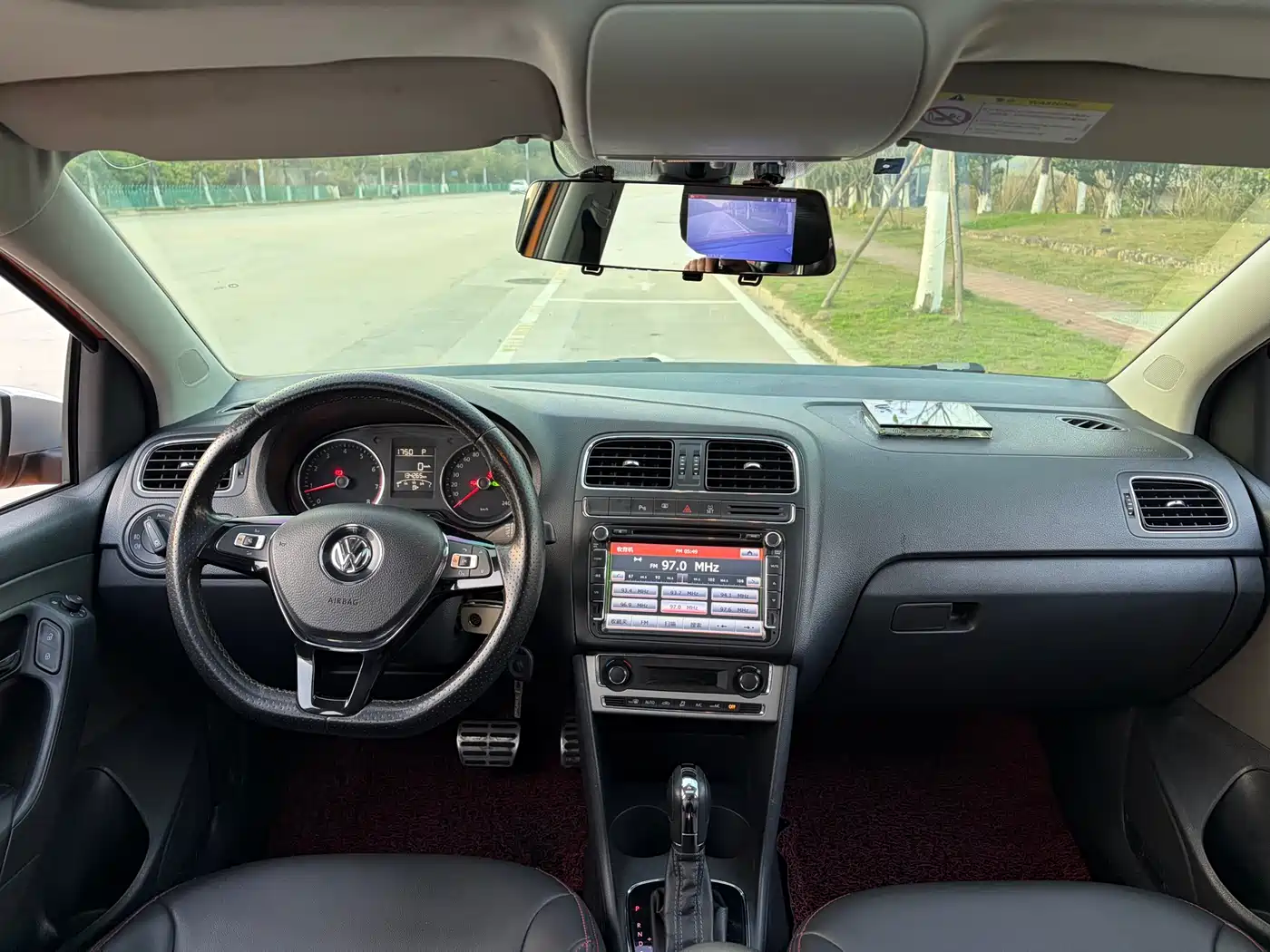 Volkswagen Polo 2016 1.6L Cross Polo Automatic фото 6