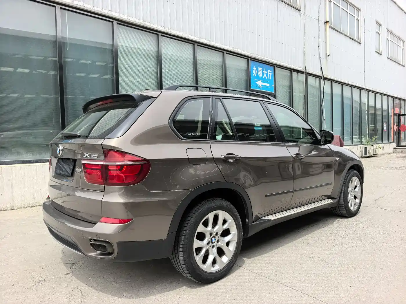 BMW X5 (Import) 2011 xDrive35i Leading Edition фото 2