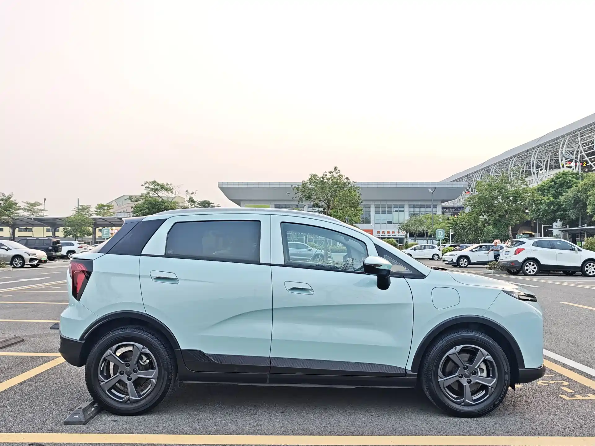 Фото 5 - Geely Geometry E Firefly