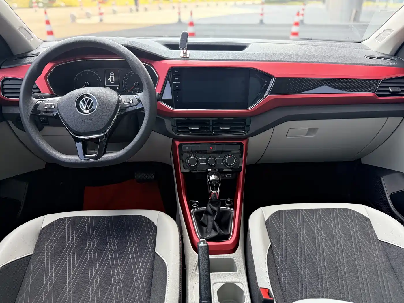Photo 12 - Volkswagen T-Cross