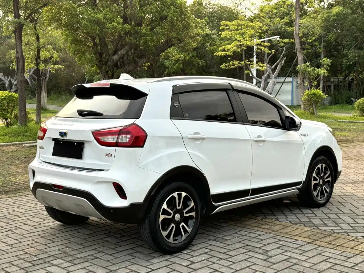 Фото 16 - Geely Vision X3