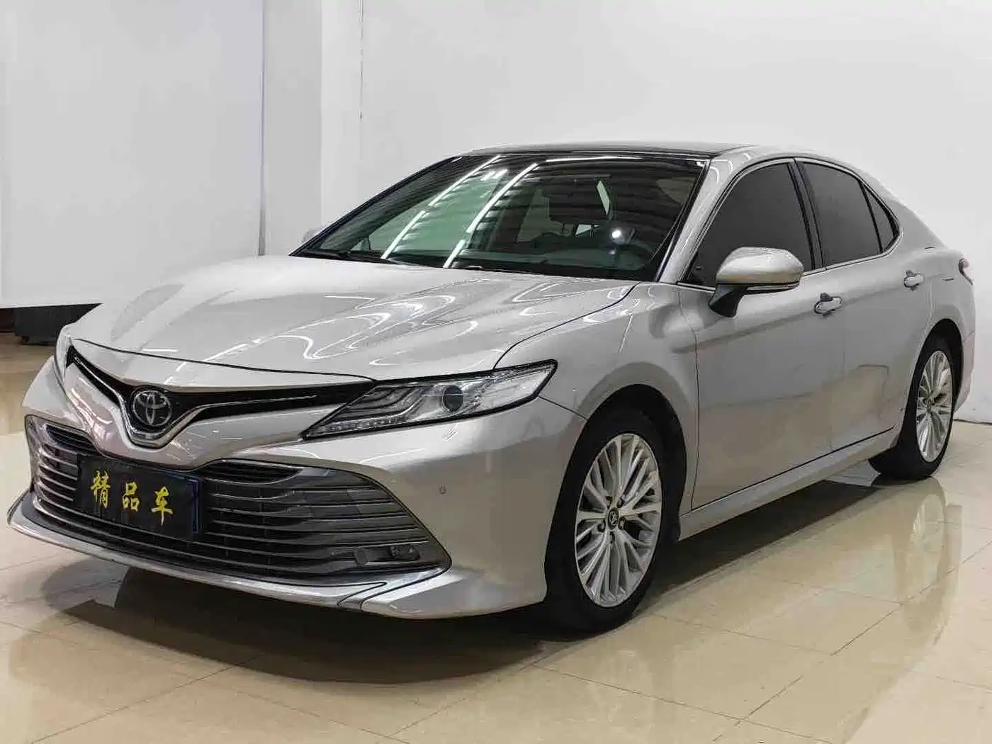 Фото 3 - Toyota Camry