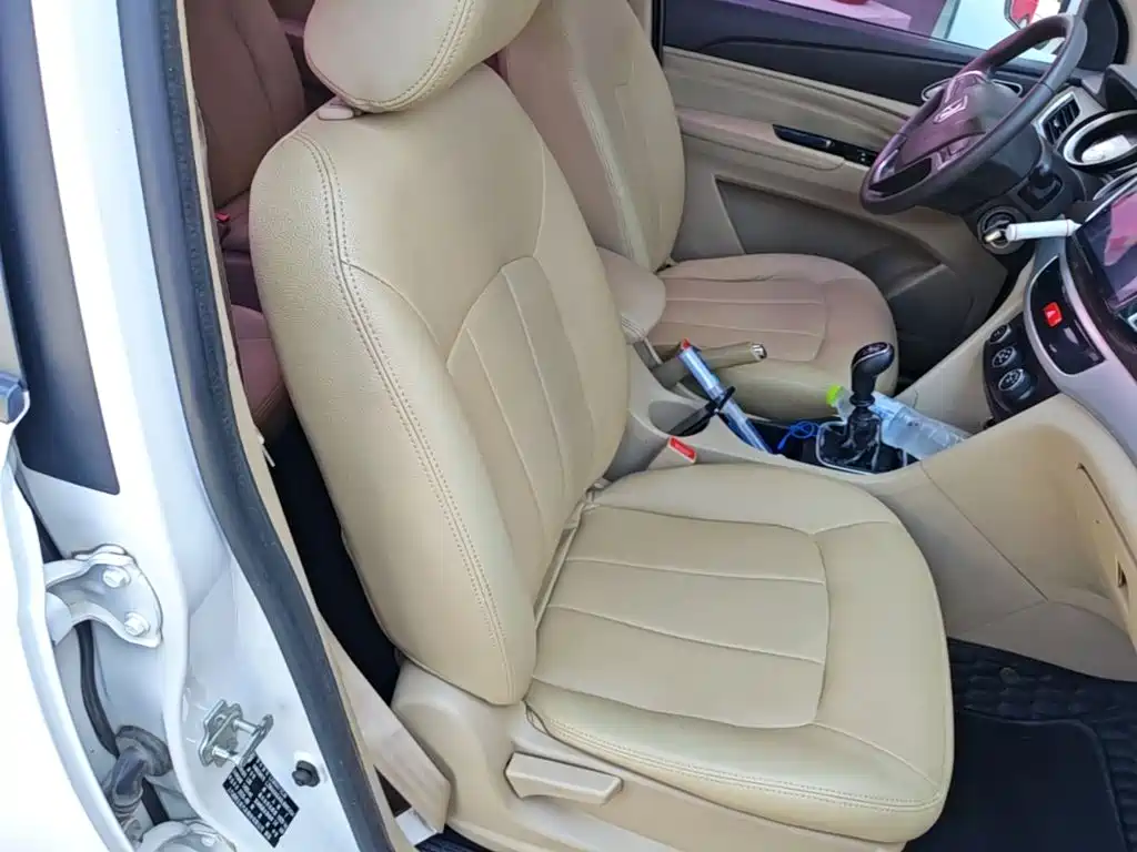 Baojun 730 2020 2019 1.5L Manual Value Edition 7-Seater China VI