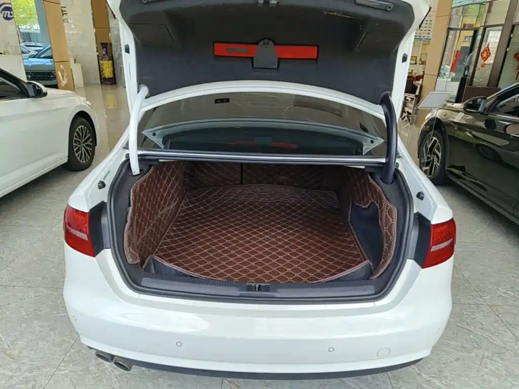 Фото 19 - Audi A4L