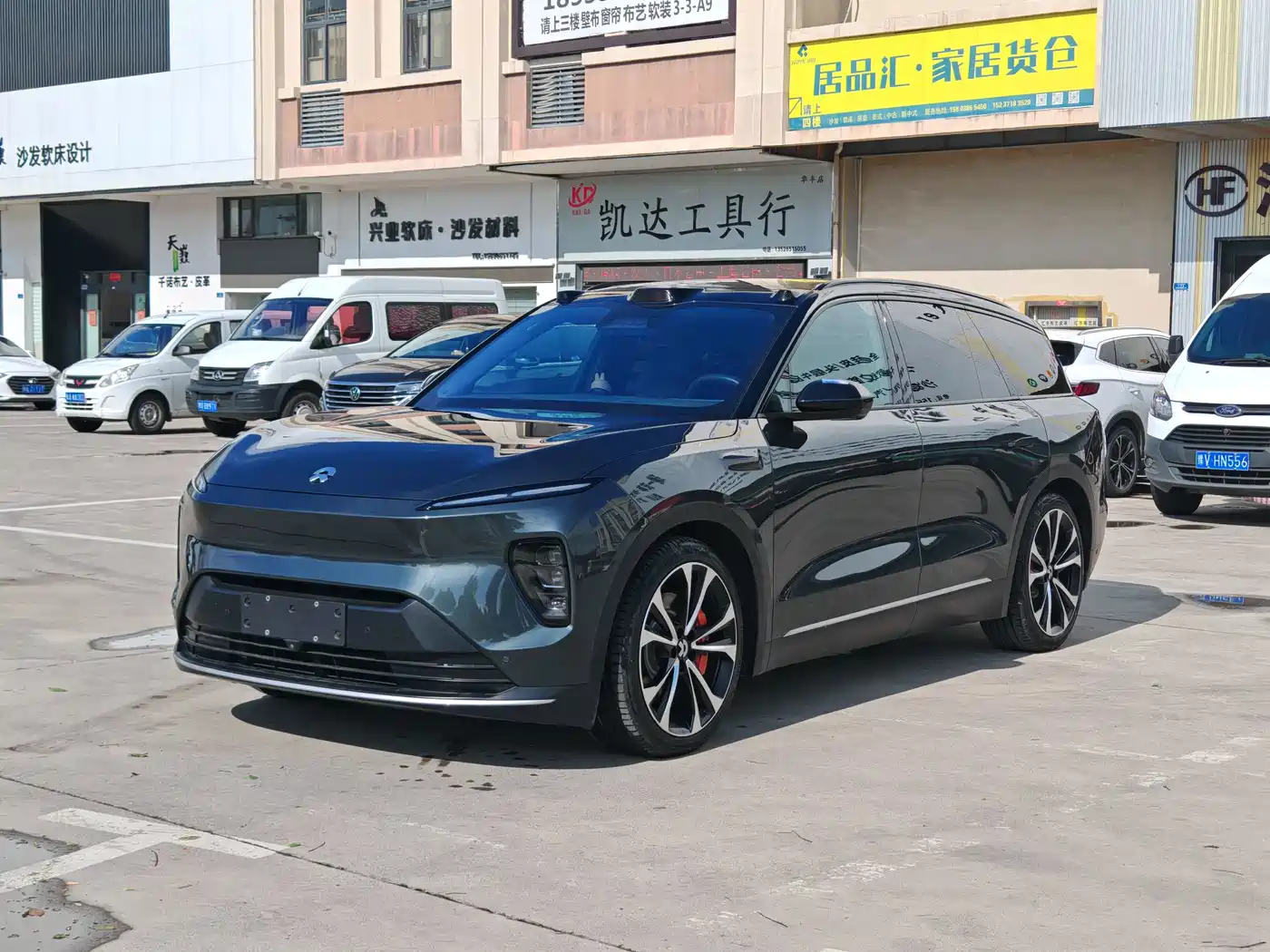 Фото 1 - NIO ES8