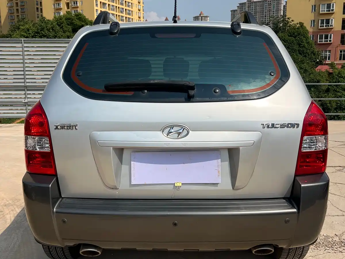 Hyundai Tucson 2009 2.0L Automatic 2WD Sunroof фото 14
