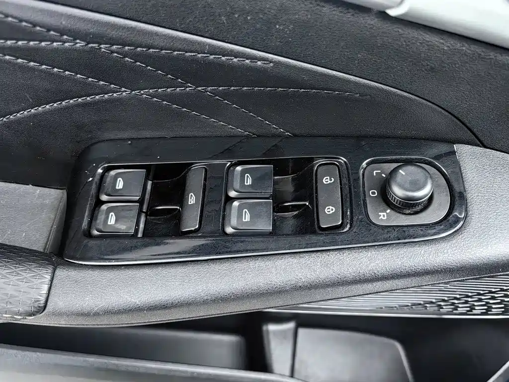 Фото 9 - Geely Emgrand