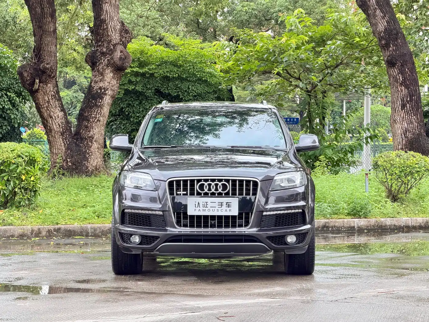 Photo 2 - Audi Q7
