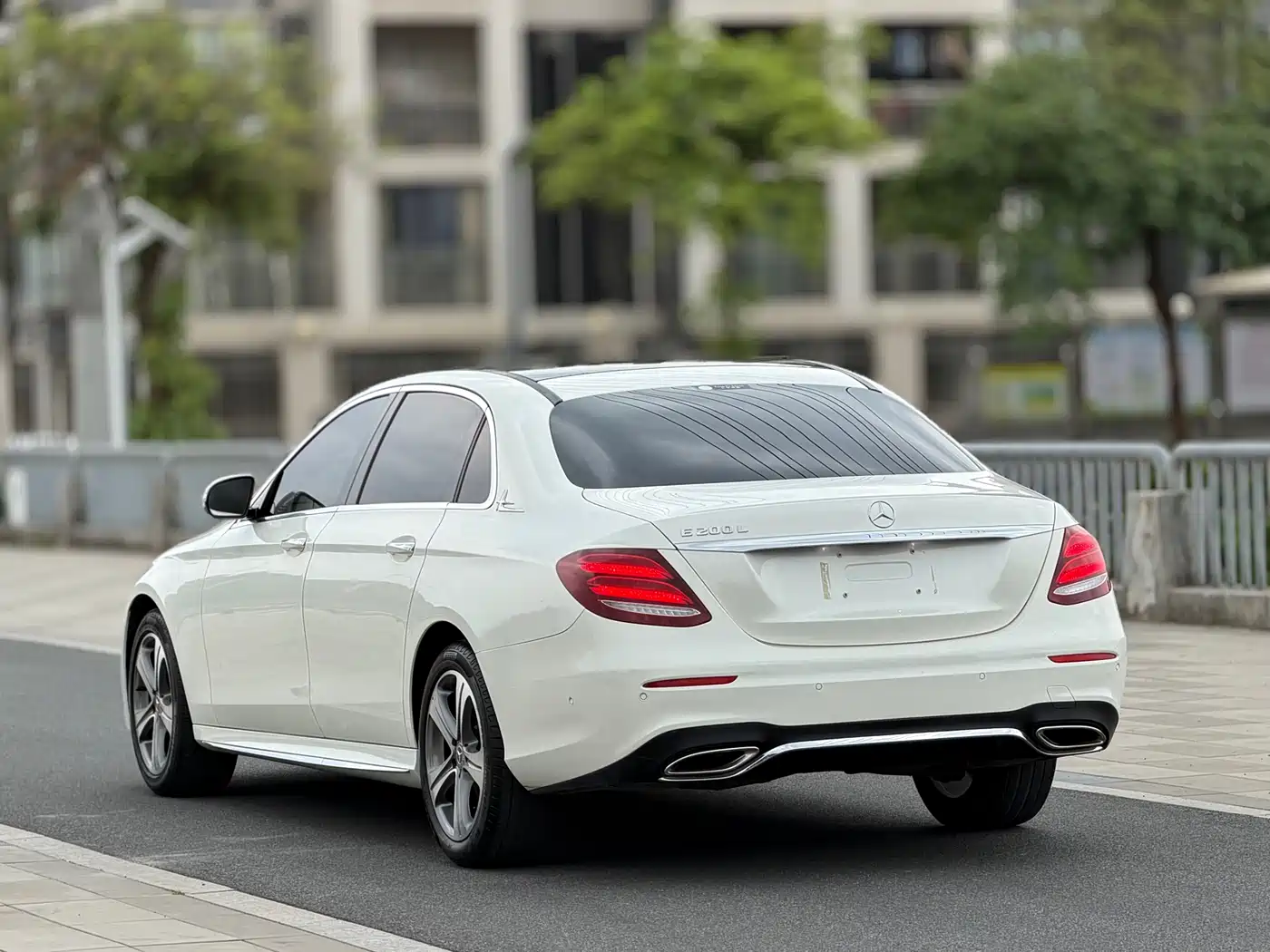 Mercedes-Benz E-Class 2018 Facelift E 200 L Sport фото 27